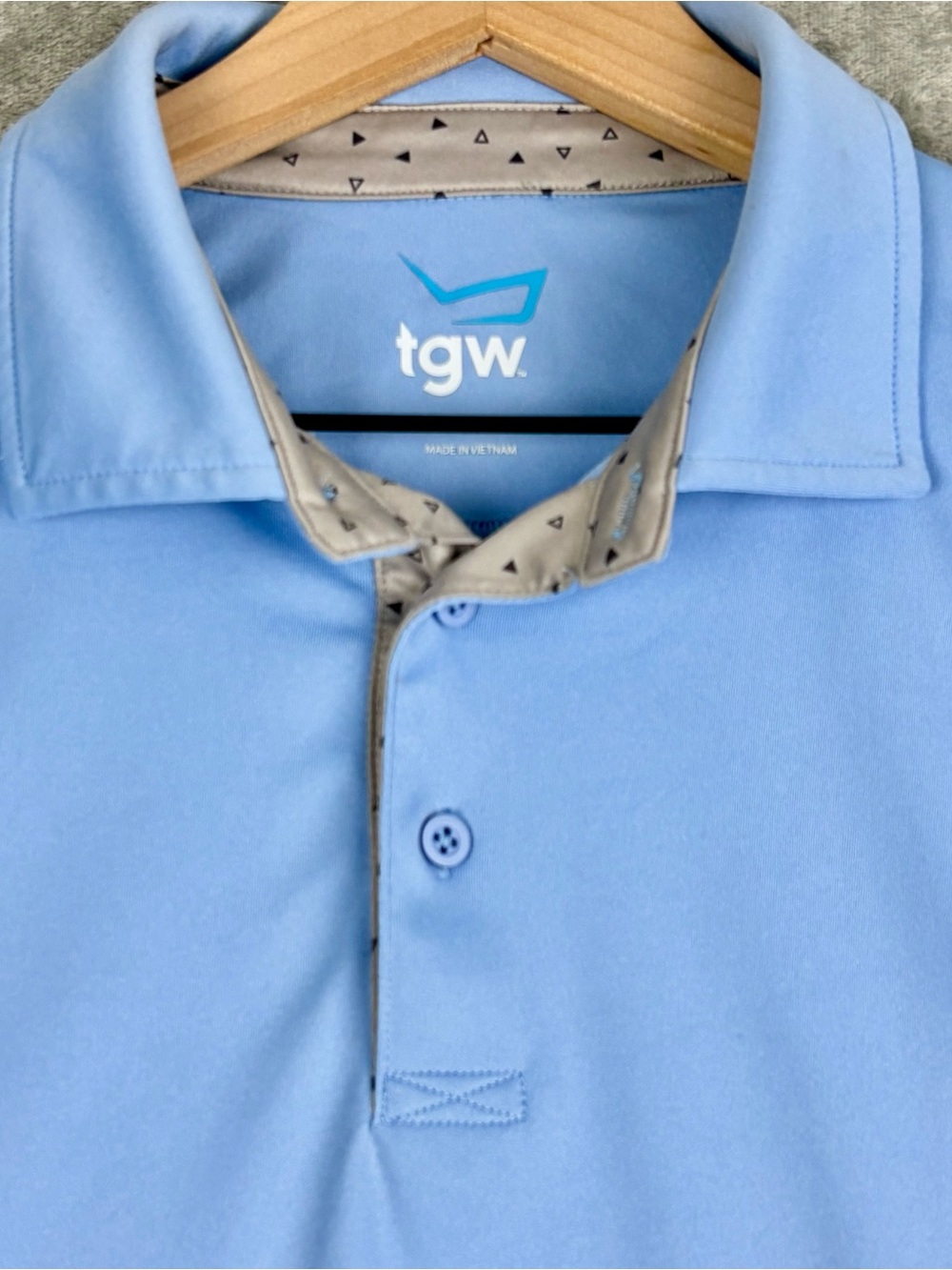 TGW Shirt Mens Medium Blue Golf Performance Polo Lightweight Stretch Preppy